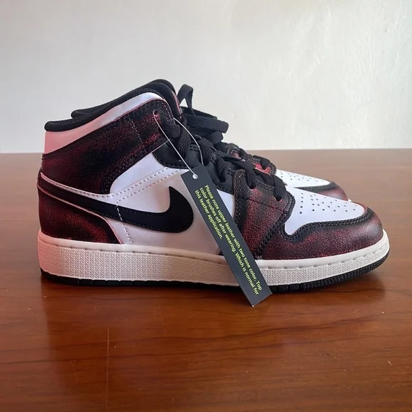 Youth Air Jordan 1 Mid SE (GS) 'Wear Away Chicago’ (FB0568-006) - Picture 3 of 5